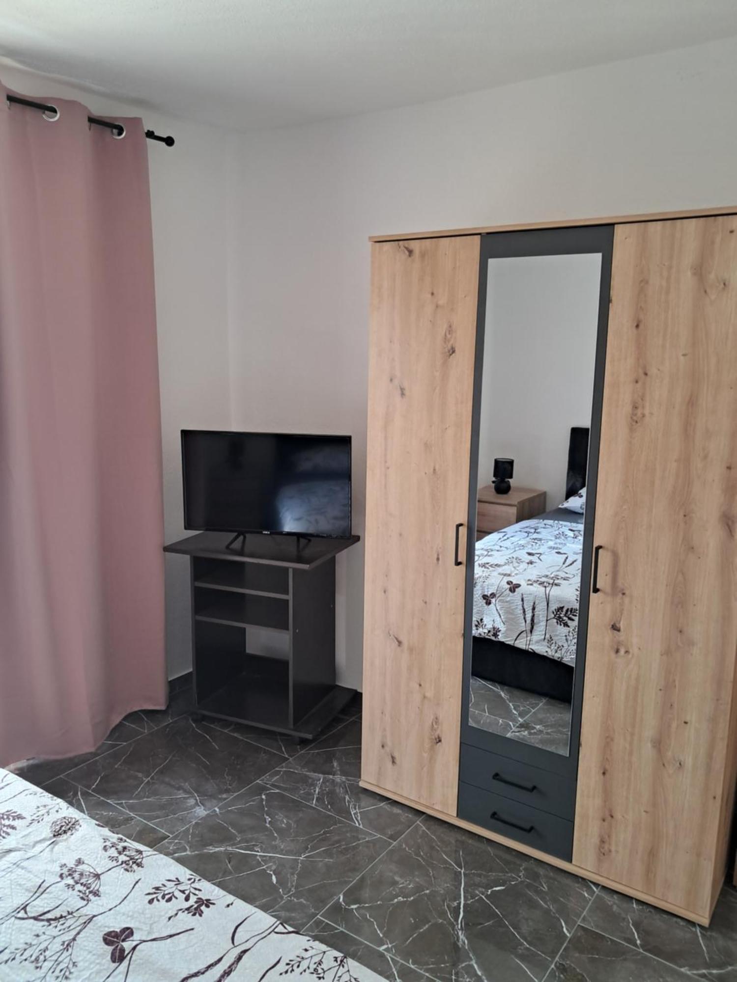 Apartments Mara Bela كارلوباغ المظهر الخارجي الصورة